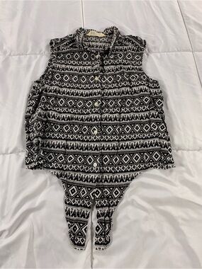 Pre loved H&M shirt girls size 13-14Y